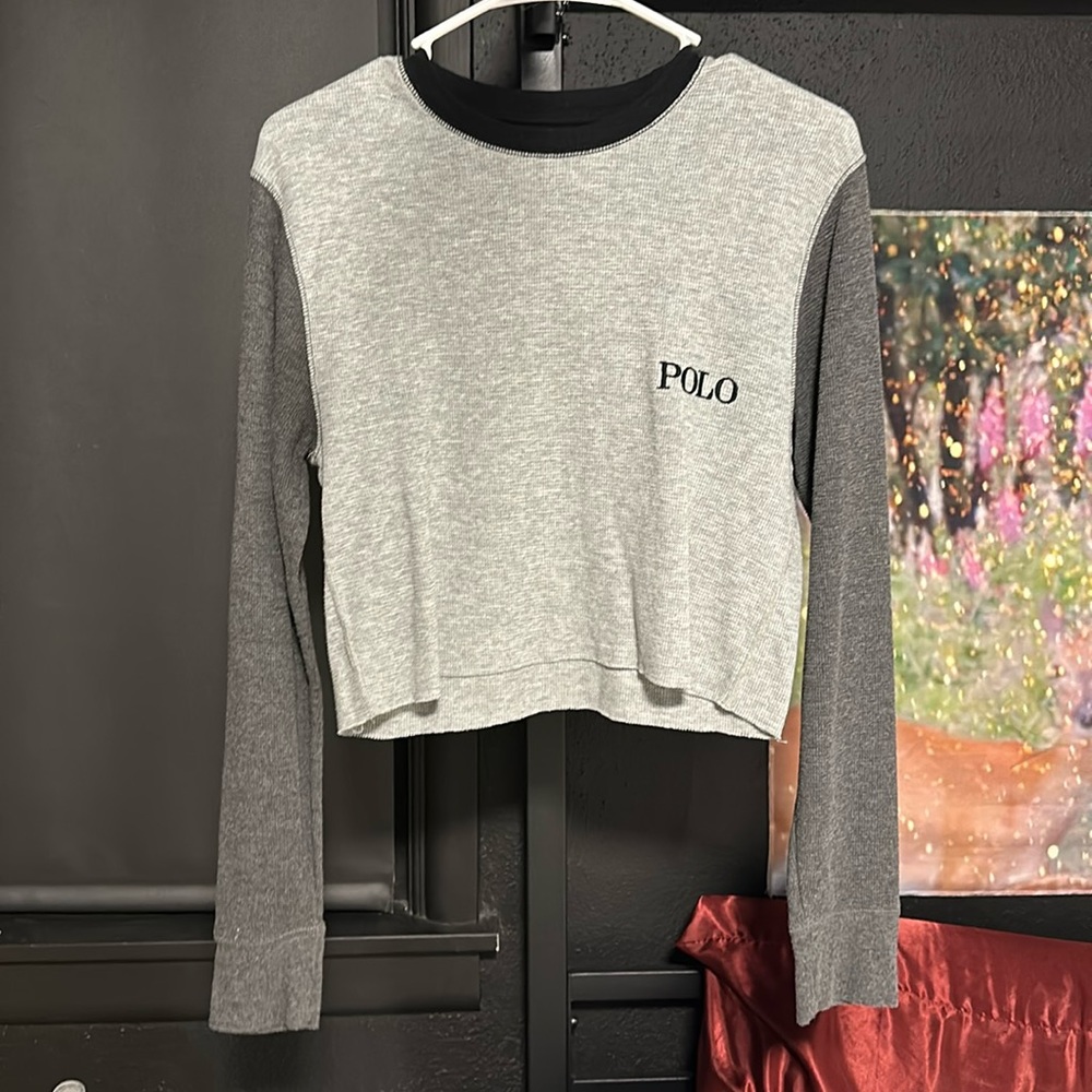 Gray lounge top